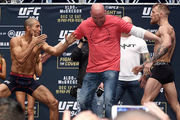 UFC. Макгрегор нокаутировал Альдо на первых секундах боя