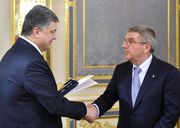 Порошенко наградил главу МОК Баха орденом Ярослава Мудрого
