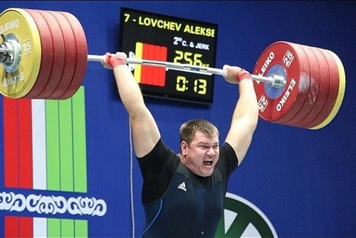 Российских тяжелоатлетов подозревают в употреблении допинга