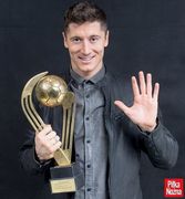 Роберт Левандовски в пятый раз стал игроком года в Польше