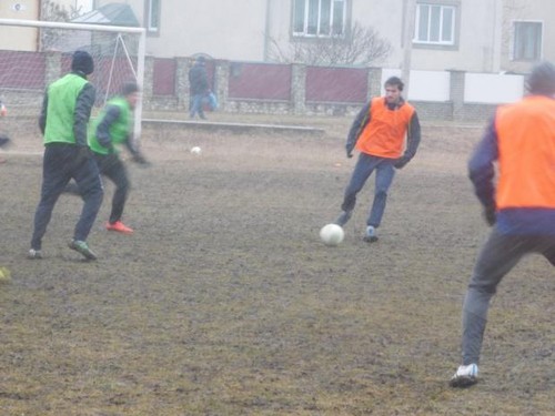Тернополь провел двухсторонку в мокрый снег