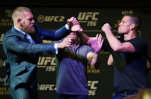 UFC: Макгрегор и Диас едва не подрались на дуэли взглядов