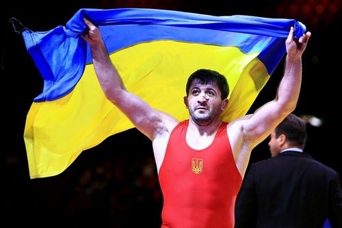 Украинские борцы добыли три медали в первый день ЧЕ