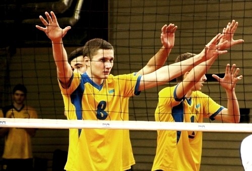 Украинские волейболисты начали с поражения