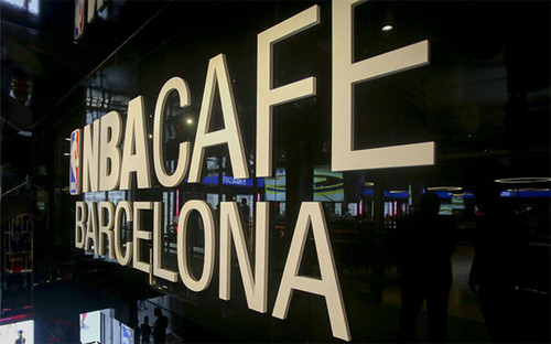 В Барселоне открылось первое в Европе НБА-кафе