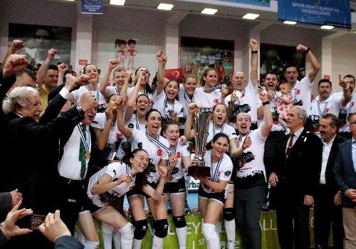 Турецкая Бурса выиграла женский Кубок Вызова