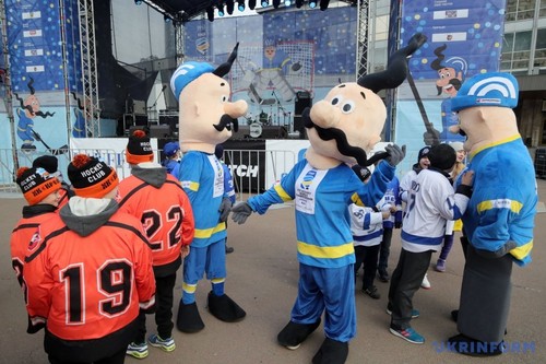 В Киеве торжественно открыли хоккейную фан-зону