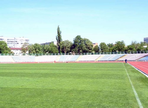 Черкащан запрошують оцінити стан газону на стадіоні Центральний
