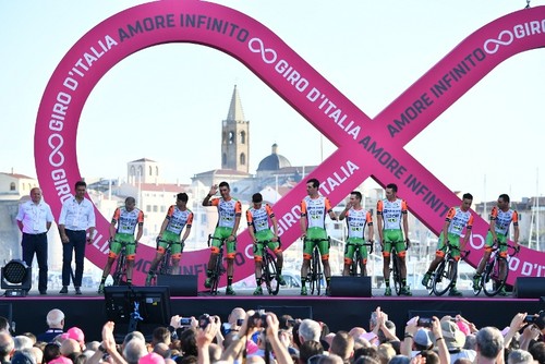 На Джиро два велогонщика сдали положительные допинг-пробы