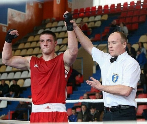 Украинец Сиренко выиграл очередной бой нокаутом