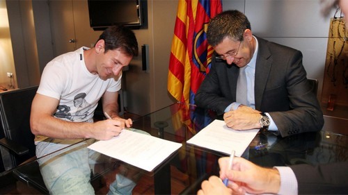 Месси подпишет новый контракт с Барселоной 15-го июля