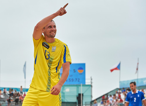 Пляжный футбол: Украина добывает тяжелую стартовую победу в Евролиге