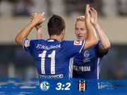 Гол Коноплянки помог Шальке победить Бешикташ