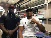 Джошуа возобновил тренировки и заявил об «официальных новостях»