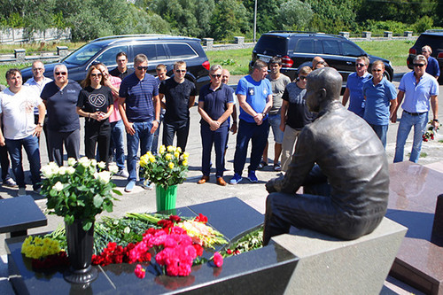 Перед вылетом в Швейцарию динамовцы почтили память Белькевича