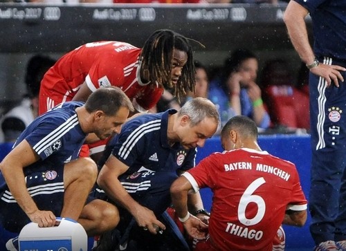 Три игрока Баварии получили травмы в матче с Ливерпулем