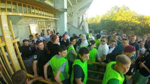 Фанаты Динамо подверглись жесткому досмотру перед матчем с Ворсклой
