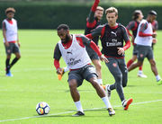 Чичарито возвращается на Олд Траффорд, битва Арсенала и Лестера