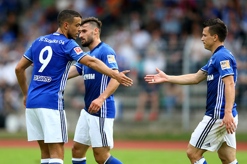 Дубль Коноплянки вывел Шальке в следующий раунд Кубка Германии