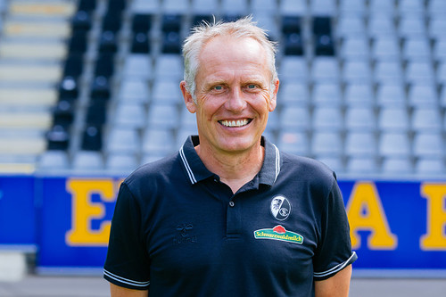 Фрайбург заключил новый контракт с главным тренером