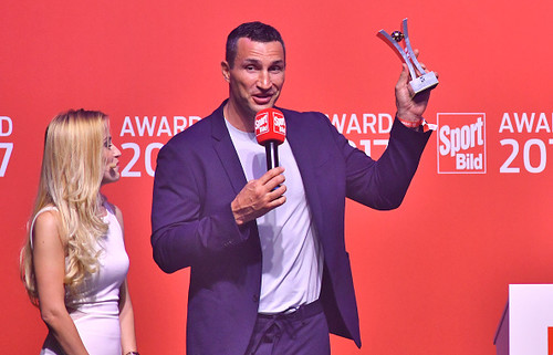 Владимир Кличко получил награду на Sport Bild Award 2017