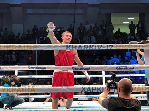 Александр Хижняк вышел в полуфинал чемпионата мира по боксу