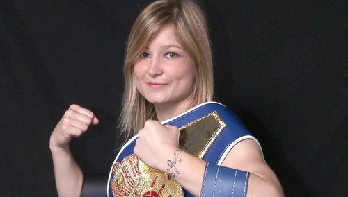 Непобежденная чемпионка мира по боксу умерла в 26 лет