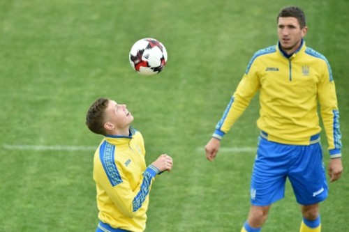 Гравці збірної України закликали вболівальників вести себе коректно