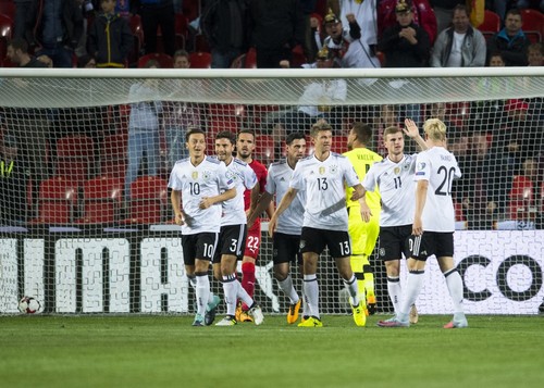 Группа С. Германия в концовке вырывает победу у Чехии