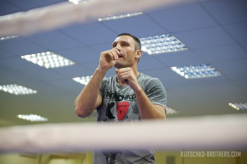 Віталій Кличко провів благодійне тренування за 150 тисяч гривень