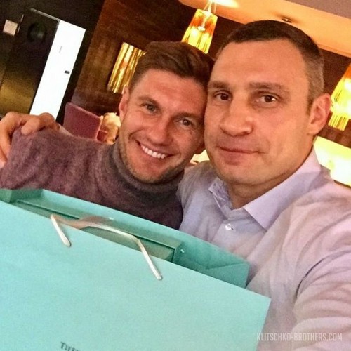 Кличко сделал Левченко подарок за сына