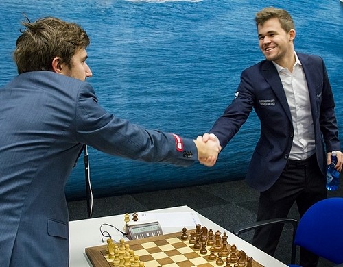 Карлсен и Карякин сыграли вничью в 12-й партии за шахматную корону