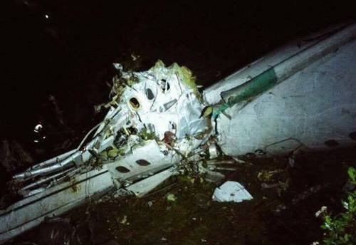 Появились первые фото с места крушения самолета в Колумбии