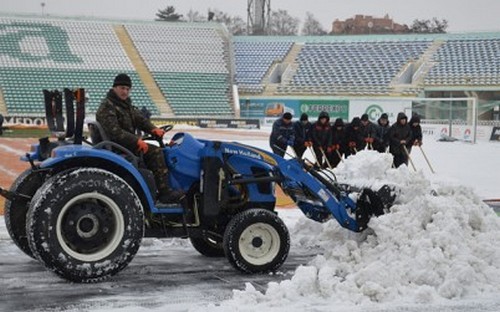 Стадион Ворсклы готовят к матчу с Динамо