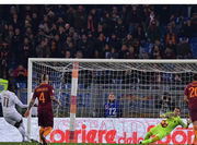 Рома обыгрывает Милан на Стадио Олимпико