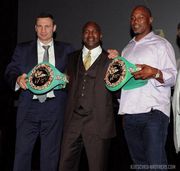 ФОТО ДНЯ: Виталий Кличко, Холифилд и Льюис посетили съезд WBC