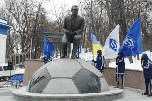 Родные, друзья и болельщики почтили память Валерия Лобановского