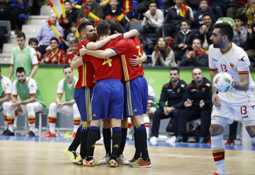 Перед поездкой в Киев сборная Испании разгромила Черногорию