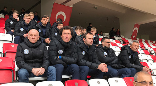 Игроки Днепра посетили матч Карабюкспора