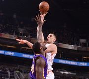 НБА. 8 очков и 6 подборов Лэня не помогли Финиксу одолеть Лейкерс