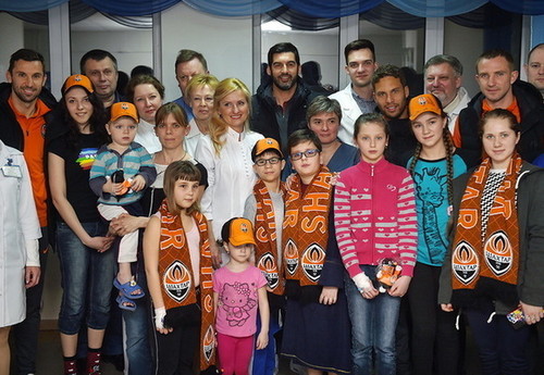 Шахтер посетил детскую больницу в Харькове