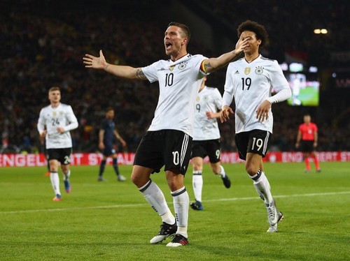 Супергол Подольски принес победу Германии над Англией