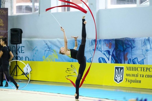 В Киеве стартовал чемпионат Украины в групповых упражнениях