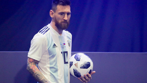 Лионель Месси представил официальный мяч чемпионата мира-2018