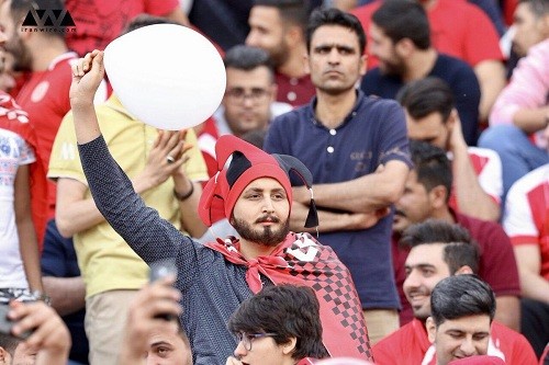 Женщины в Иране нацепили бороды, чтобы проникнуть на стадион