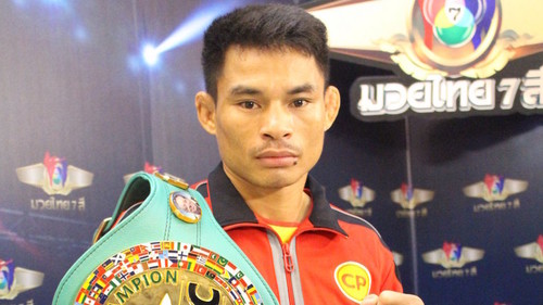 Тайский боксер выиграл 50 боев и повторил рекорд Мейвезера