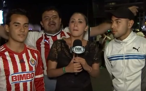 В Мексике журналистка ударила болельщика в прямом эфире