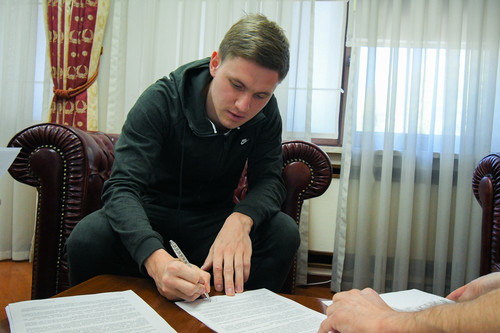 Калитвинцев продлил контракт с Динамо