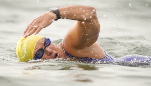 ФОТО ДНЯ: 67-летняя пловчиха снялась в рекламе купальников