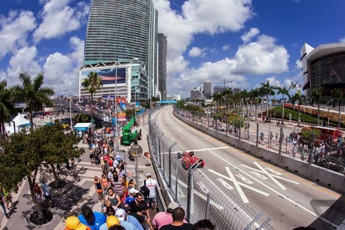 Гран-при Формулы-1 в Майами могут сделать дневным